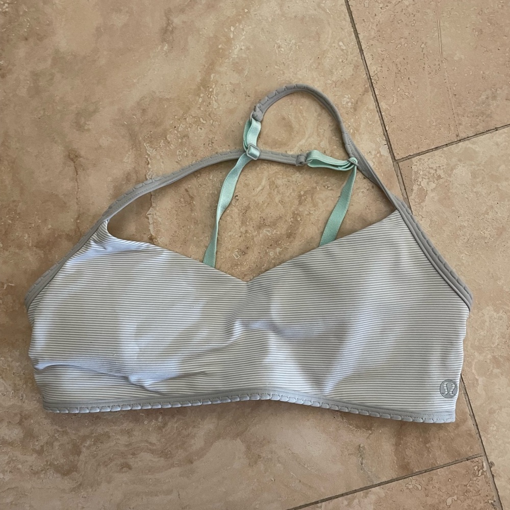 Lululemon sports bra